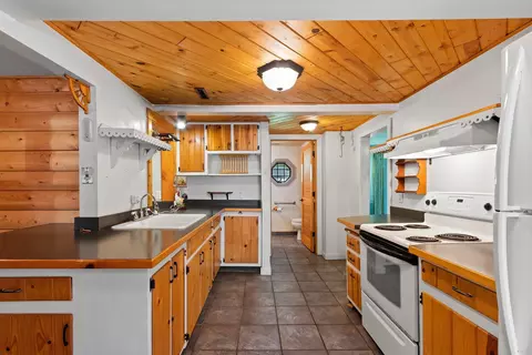 Kitchen - 1320 State St, Algoma, WI 54201 photo 2 of 5