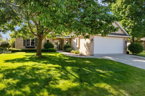 841 Whisper Falls Ln, Menasha, WI 54952