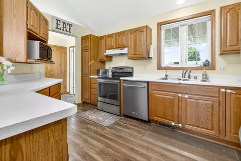 w5561 Amy Avenue, Appleton, WI 54915 photo 2