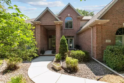 227 E Morning Glory Dr, Appleton, WI 54913