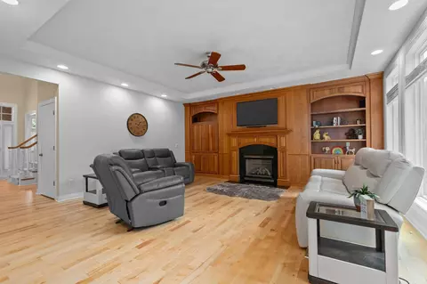 Living - 227 E Morning Glory Dr, Appleton, WI 54913 photo 2 of 6