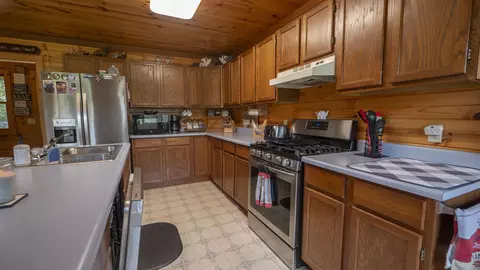 Kitchen - 1603 Apache Dr, Nekoosa, WI 54457 photo 2 of 3