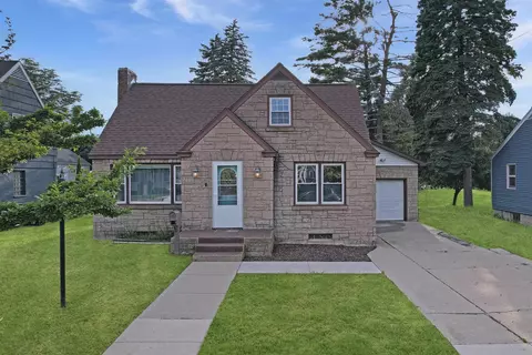 3209 13th St, Menominee, MI 49858