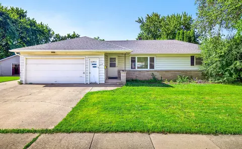848 W Cecil St, Neenah, WI 54956