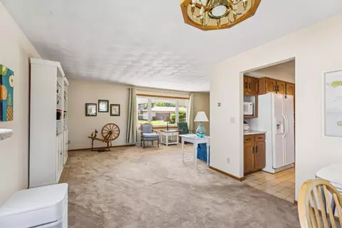 Living - 1601 S Irma St, Appleton, WI 54915 photo 4 of 6