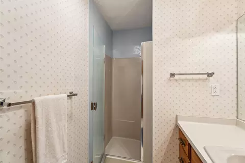 Bath - 1601 S Irma St, Appleton, WI 54915 photo 3 of 5