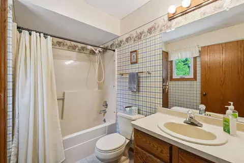 Bath - 1601 S Irma St, Appleton, WI 54915 photo 4 of 5