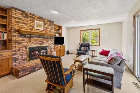 Living - 1601 S Irma St, Appleton, WI 54915 photo 6 of 6