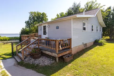 7976 Kellogg Rd, Winneconne, WI 54986