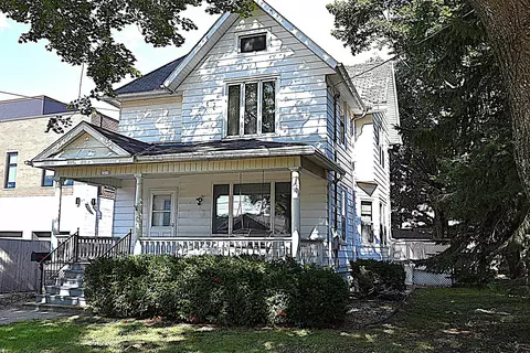 1310 Jackson St, Oshkosh, WI 54901