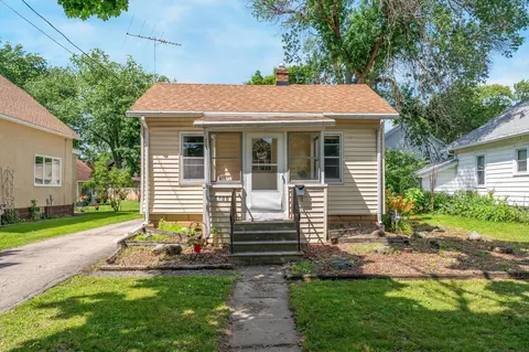 1208 W 8th St, Appleton, WI 54914