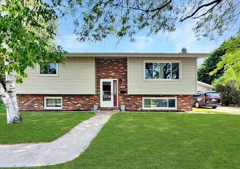 2430 Dakota St, Marinette, WI 54143