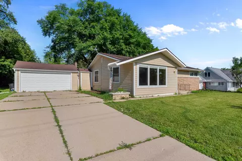 2965 N 124th St, Brookfield, WI 53005