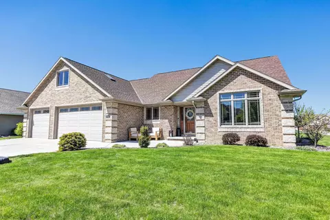 950 Springfield Dr, De Pere, WI 54115