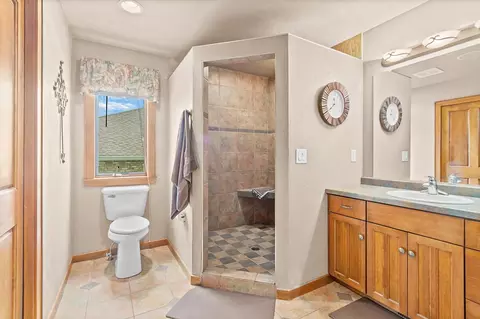 Bath - w2534 Buchanan Road, Appleton, WI 54915 photo 1 of 6