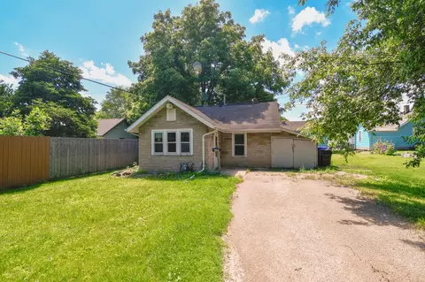1637 N Bennett St, Appleton, WI 54914