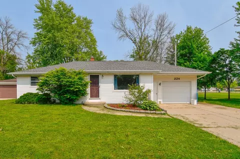 224 Lincoln St, Pulaski, WI 54162