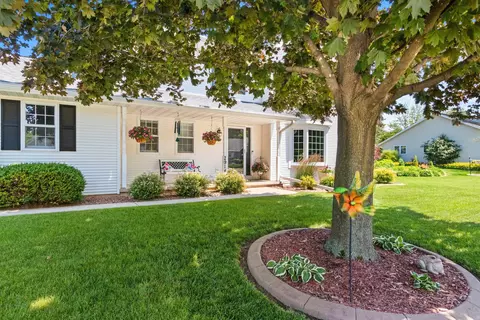 2914 Buttercup Ct, Green Bay, WI 54313