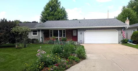 625 N Canterbury Dr, Appleton, WI 54915