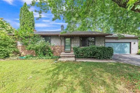 610 S Mayflower Dr, Appleton, WI 54914