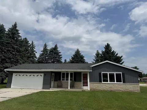 1600 Hickory Ln, New Holstein, WI 53061