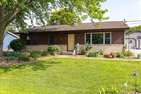 946 W Marquette St, Menasha, WI 54952