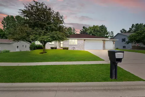 353 Oakview Cir, Oakfield, WI 53065