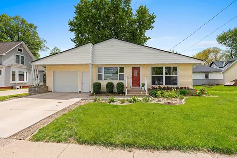 410 E Washington St, New London, WI 54961