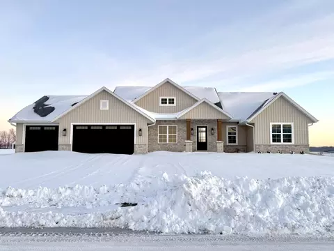 5090 N Cobble Creek Dr, Grand Chute, WI 54913