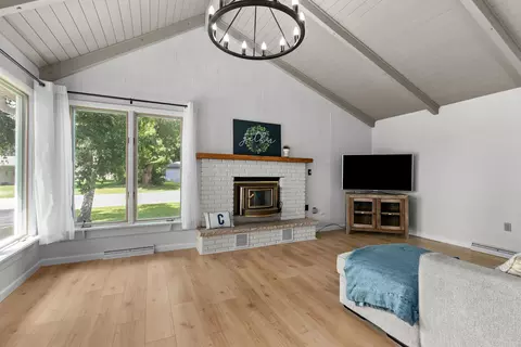 Living - 2912 N Oneida St, Appleton, WI 54911 photo 3 of 3