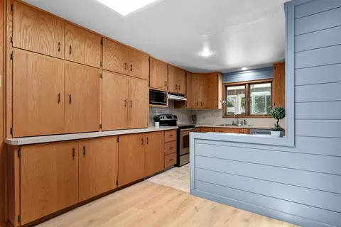 Kitchen - 2912 N Oneida St, Appleton, WI 54911 photo 5 of 5