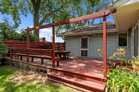 Exterior - 2912 N Oneida St, Appleton, WI 54911 photo 5 of 9