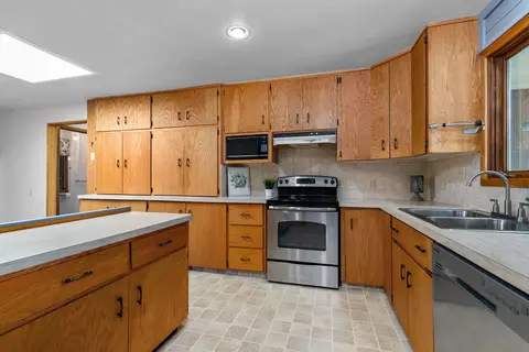 Kitchen - 2912 N Oneida St, Appleton, WI 54911 photo 3 of 5