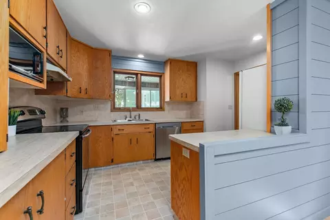 Kitchen - 2912 N Oneida St, Appleton, WI 54911 photo 2 of 5