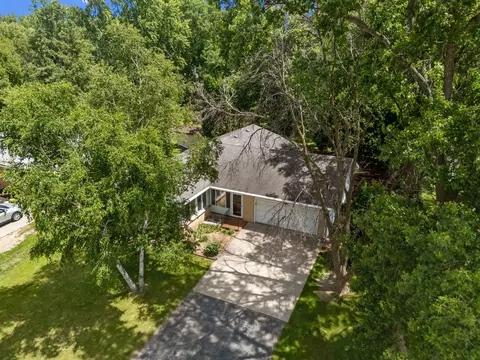 View/Area - 2912 N Oneida St, Appleton, WI 54911 photo 3 of 12