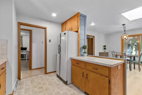 Kitchen - 2912 N Oneida St, Appleton, WI 54911 photo 4 of 5