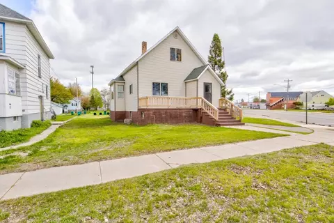 118 Main St, Marinette, WI 54143