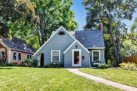 712 Allouez Ter, Green Bay, WI 54301