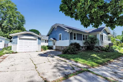 1028 Division St, Green Bay, WI 54303