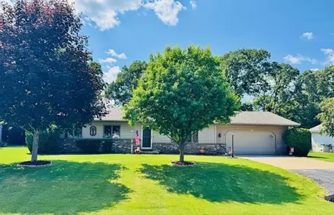 997 Wylde Oak Dr, Oshkosh, WI 54904