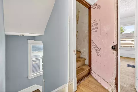 Entry Way - 544 N Union St, Appleton, WI 54911 photo 3 of 4
