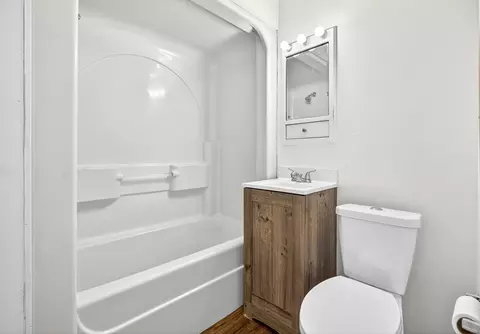 Bath - 544 N Union St, Appleton, WI 54911 photo 1 of 1