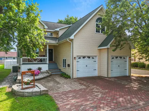 716 E Allouez Ave, Green Bay, WI 54301