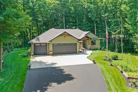 4135 Don Cir, New Franken, WI 54229