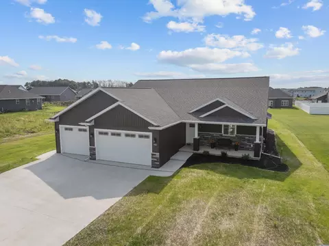 5702 N Yosemite Ln, Appleton, WI 54913 photo 2