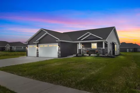5702 N Yosemite Ln, Appleton, WI 54913