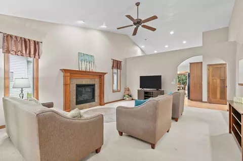Living - 4734 N Providence Ave, Appleton, WI 54913 photo 1 of 2