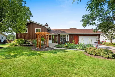 213 W Barrett St, Saint Cloud, WI 53079