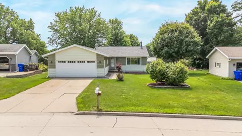 176 Hillock Ct, Appleton, WI 54914