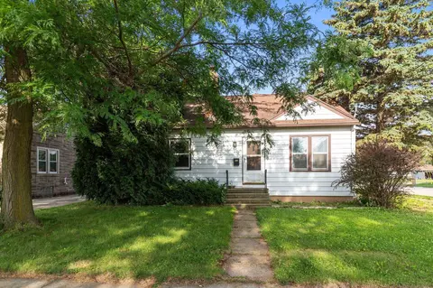 852 Manitowoc St, Menasha, WI 54952